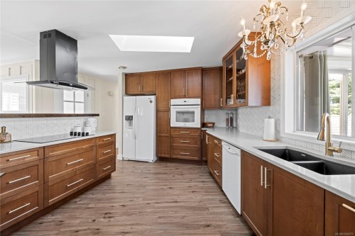 511 Panorama Pl, Parksville, BC 