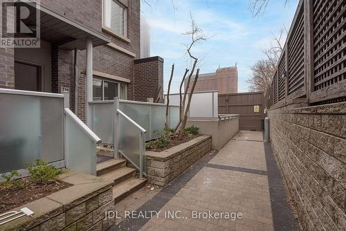 76 - 315 VILLAGE GREEN SQUARE , Toronto, Ontario M1S 0L2 5
