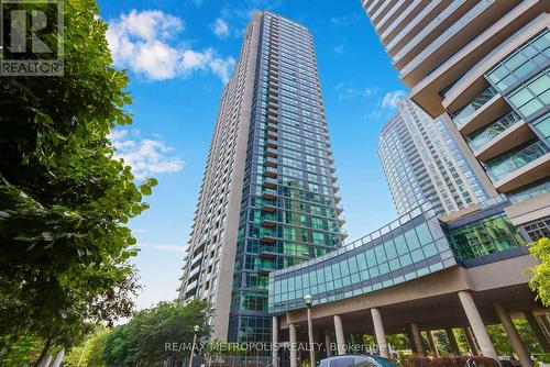 208 - 215 FORT YORK BOULEVARD , Toronto, Ontario M5V 4A2 3