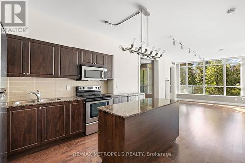 208 - 215 FORT YORK BOULEVARD , Toronto, Ontario M5V 4A2 5