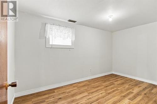 127 Main Road, Mobile, NL 