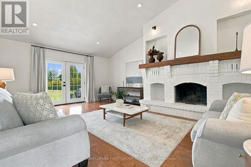 Family room with vaulted ceiling - 4275 Tooley Road, Clarington, ON 