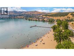 Kalamalka lake & beach are 5 minutes away! - 
