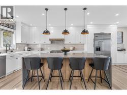 A kitchen that's an entertainer's dream! - 