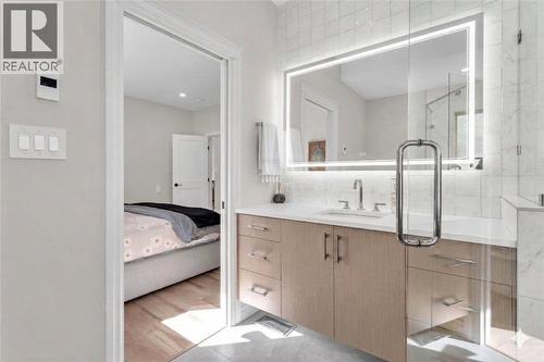 fog-free mirror with backlighting - 1113 Mt Fosthall Drive, Vernon, BC 