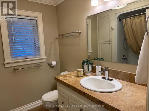 main floor bathroom - 2 Leslie Drive W, Bracebridge (Monck (Bracebridge)), ON 