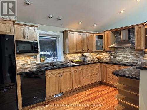 custom kitchen - 2 Leslie Drive W, Bracebridge (Monck (Bracebridge)), ON 
