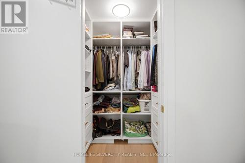 Custom Closet - 15 Estateview Circle, Brampton, ON 