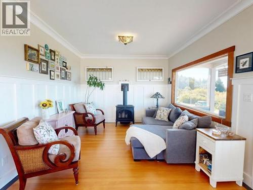 5374 Larch Ave, Powell River, BC 