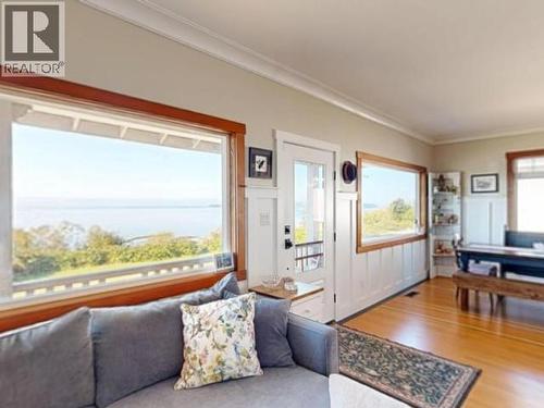 5374 Larch Ave, Powell River, BC 