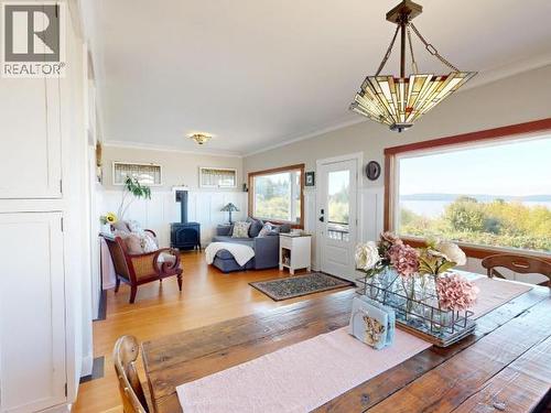 5374 Larch Ave, Powell River, BC 