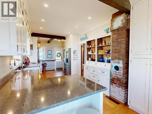5374 Larch Ave, Powell River, BC 