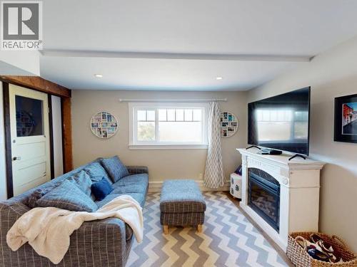 5374 Larch Ave, Powell River, BC 