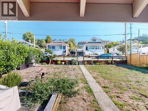 5374 Larch Ave, Powell River, BC 