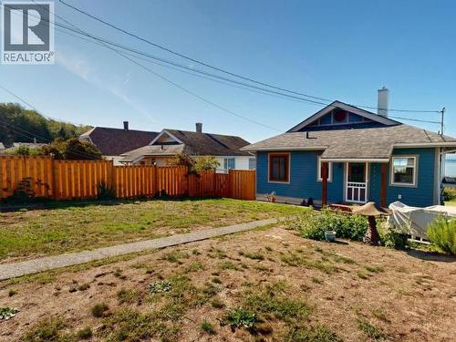 5374 Larch Ave, Powell River, BC 