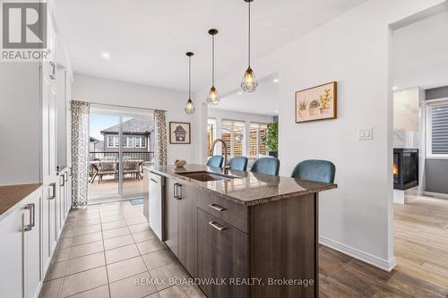 Large island with seating for four - 210 Pingwi Place, Ottawa, ON 