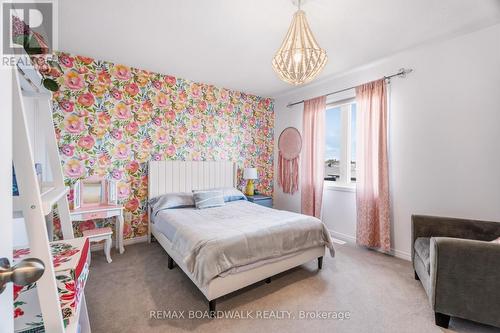 Bright & inviting third bedroom - 210 Pingwi Place, Ottawa, ON 