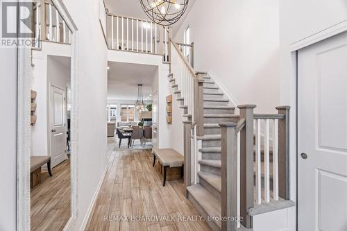 Bright & welcoming front foyer with lot of light - 210 Pingwi Place, Ottawa, ON 