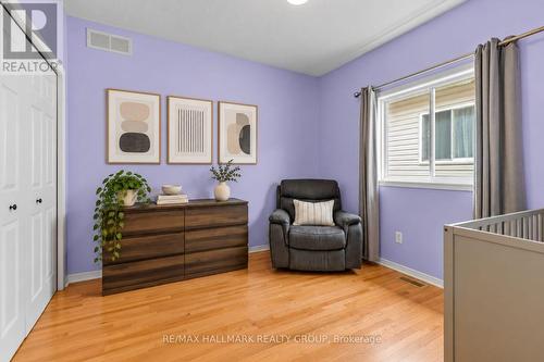 Second bedroom with hardwood floors - 5 Rayburn Street, Ottawa, ON 