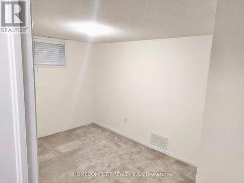 LOWER - 11 CATHERINE DRIVE , Barrie, Ontario L4N 0Y5 5