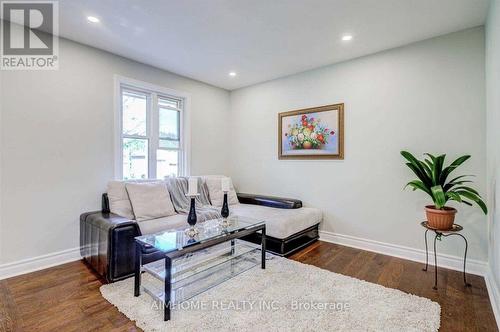32 Lauralynn Crescent, Toronto, ON 