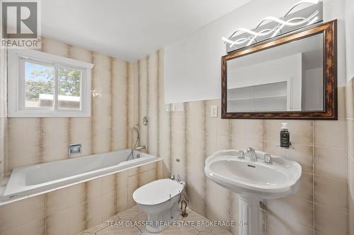6 Heath Place, London South (South T), ON 