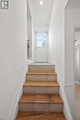 6 Heath Place, London South (South T), ON 