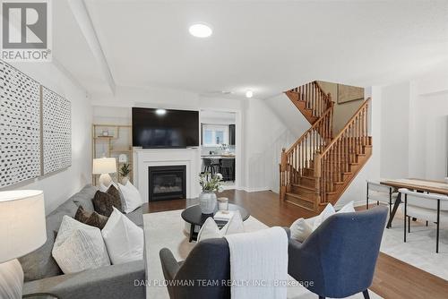 14 Cornerside Way, Whitby, ON 