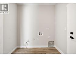 Laundry hook-up's - 