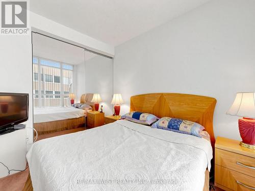 513 - 770 Bay Street, Toronto, ON 