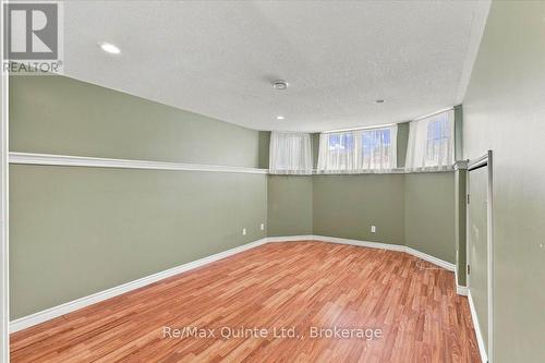 6 Chisholm Square, Belleville (Belleville Ward), ON 