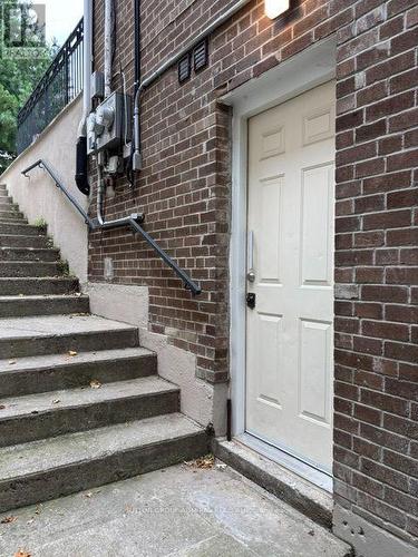 2 - 28 PURDON DRIVE , Toronto, Ontario M3H 4X1 2