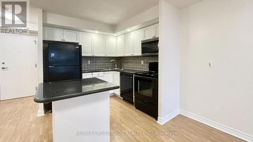 607 - 33 COX BOULEVARD , Markham, Ontario L3R 8A6 4