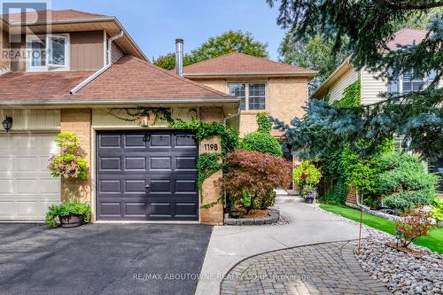 1198 Potters Wheel Crescent, Oakville, ON 