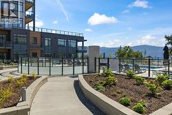 Outdoor Community Space with access to the Outdoor Pool and Hot Tub - 