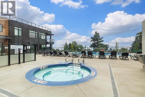 Outdoor Hot Tub and Pool - 2780 Olalla Road Unit# 107, West Kelowna, BC 