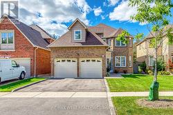 413 CAMDEN CIRCLE Mississauga, ON L4Z 2P4