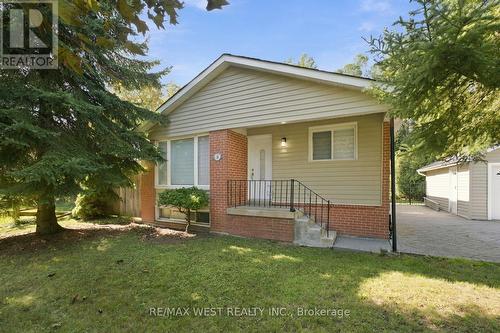 56 Seaton Drive, Aurora, ON 