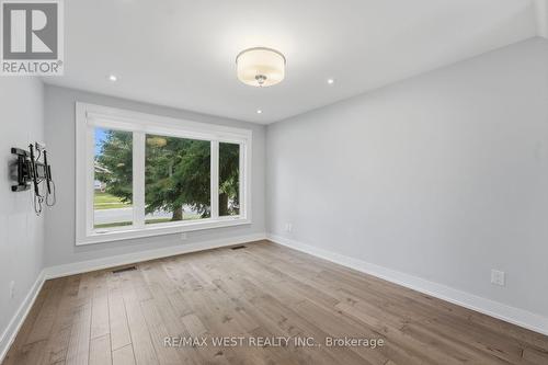 56 Seaton Drive, Aurora, ON 