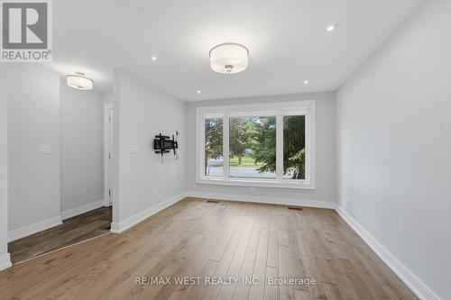 56 Seaton Drive, Aurora, ON 
