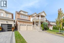8 FARMHOUSE Crescent Richmond Hill, ON L4E 0K1