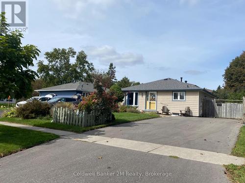691 WESLEY DRIVE , Oshawa (Donevan), Ontario L1H 7X6 2
