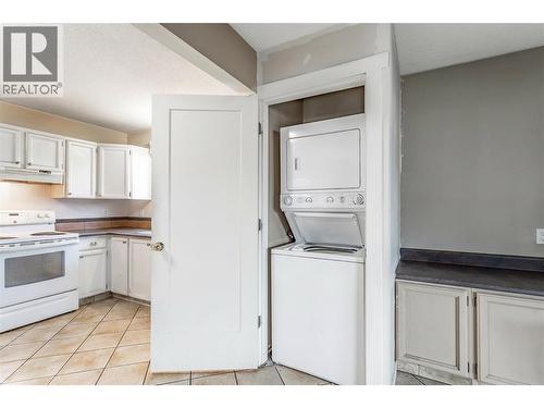 Laundry - 758 Josselyn Court, Kelowna, BC 