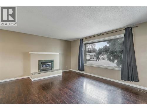 Living Room - 758 Josselyn Court, Kelowna, BC 