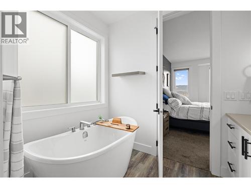 876 Boynton Place, Kelowna, BC 