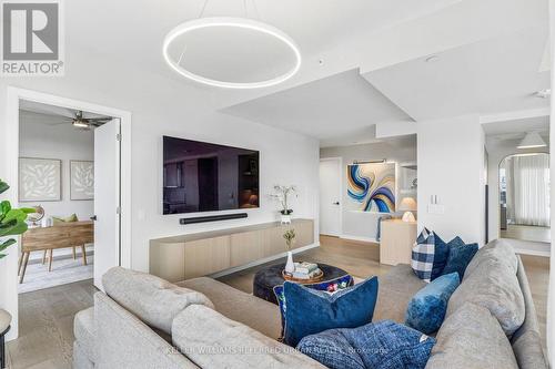 702 - 10 Graphophone Grove, Toronto, ON 