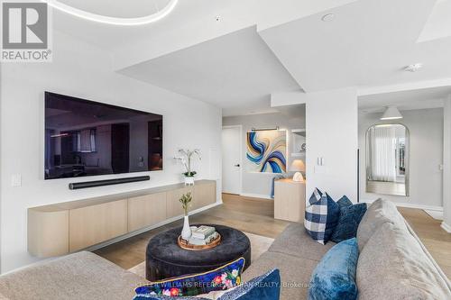702 - 10 Graphophone Grove, Toronto, ON 