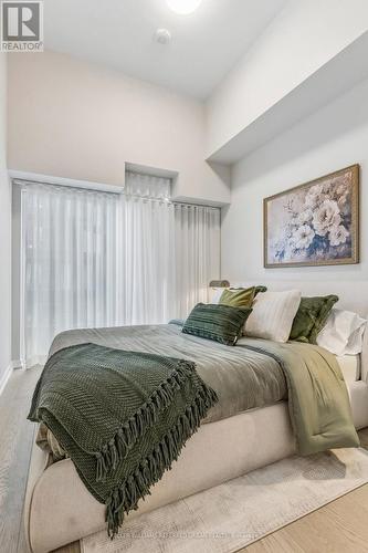 702 - 10 Graphophone Grove, Toronto, ON 