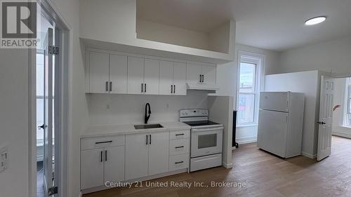 9 - 172.5 HUNTER STREET W , Peterborough (Town Ward 3), Ontario K9H 2L2 2