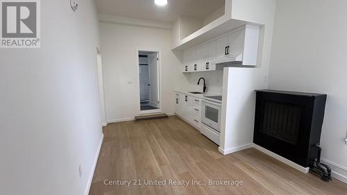 9 - 172.5 HUNTER STREET W , Peterborough (Town Ward 3), Ontario K9H 2L2 4